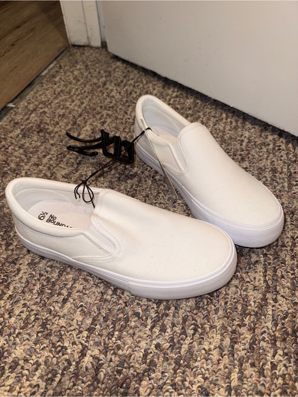 No Boundaries Women's Slip-On Canvas Shoes